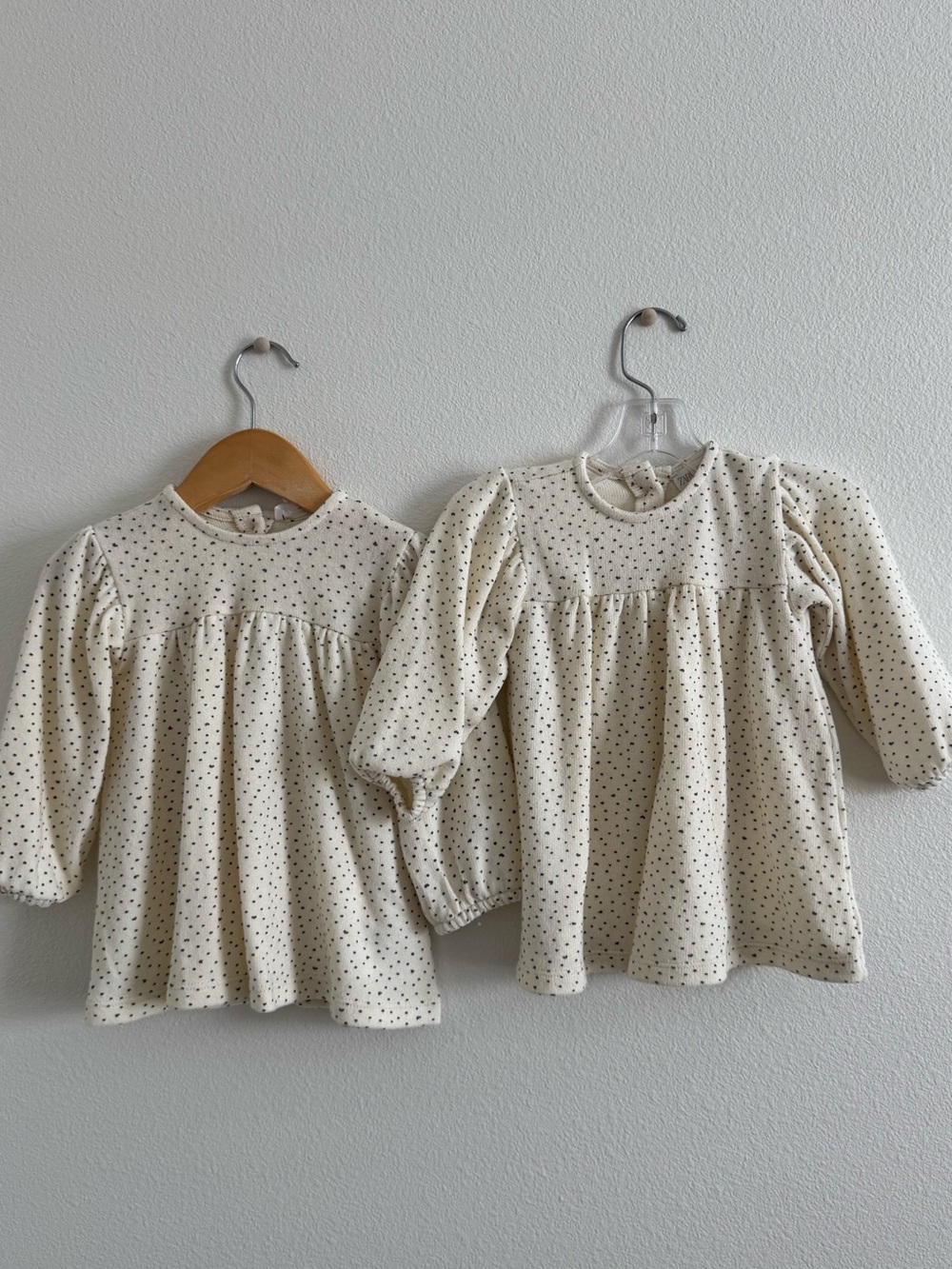 Twins bundle Zara SOFT TOUCH DRESS
9-12 MONTHS
